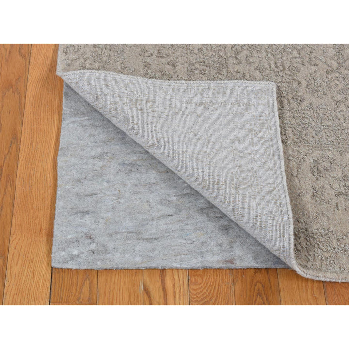 5'9" x 9'0" New Hand Loomed Grey Wool & Art Silk Rectangle Oriental Rug - MOA10280977