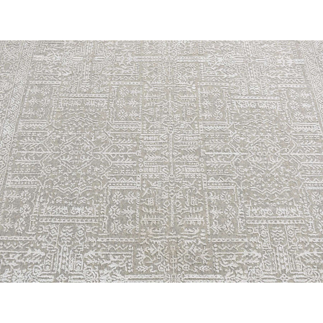 5'9" x 9'0" New Hand Loomed Grey Wool & Silk Rectangle Oriental Rug - MOA10280978