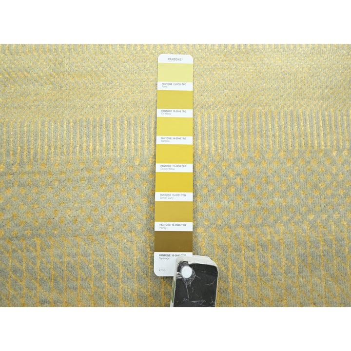 7'10" x 7'10" New Hand Knotted Yellow Wool & Silk Round Oriental Rug - MOA10283212