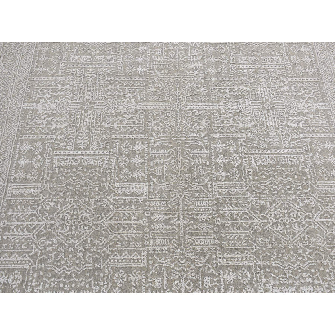 5'9" x 9'0" New Hand Loomed Grey Wool and Plant based Silk Rectangle Oriental Rug - MOA10287003